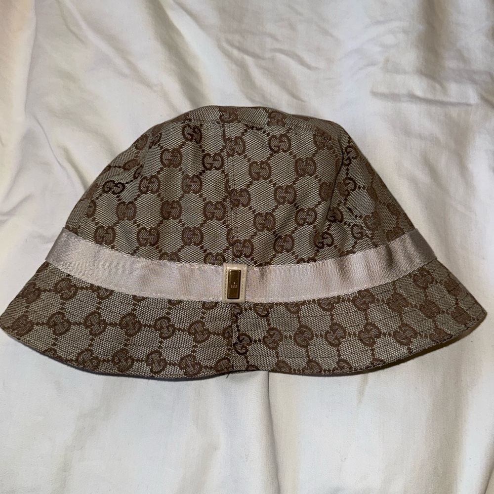 GUCCI VINTAGE BUCKET HAT authentic.
